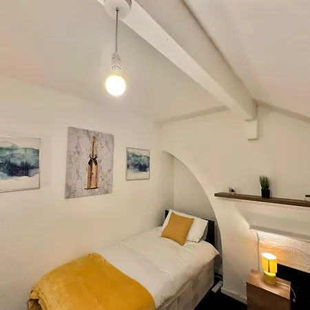 Sea Forth Cosy Crib 7 - Nightsoffer Leeds (West Yorkshire)
