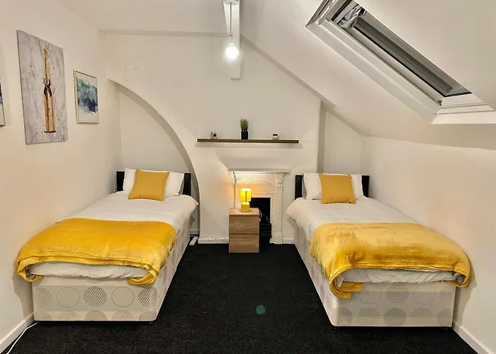 Sea Forth Cosy Crib 7 - Nightsoffer * Leeds (West Yorkshire)